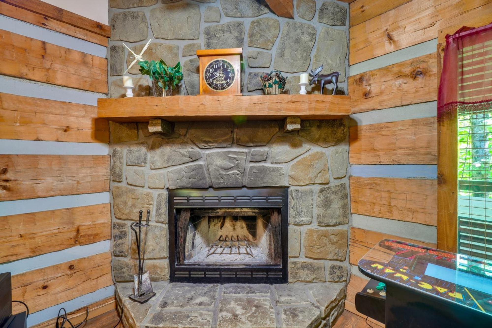 Gatlinburg Cabin With Hot Tub About 6 Mi To Downtown! Екстер'єр фото